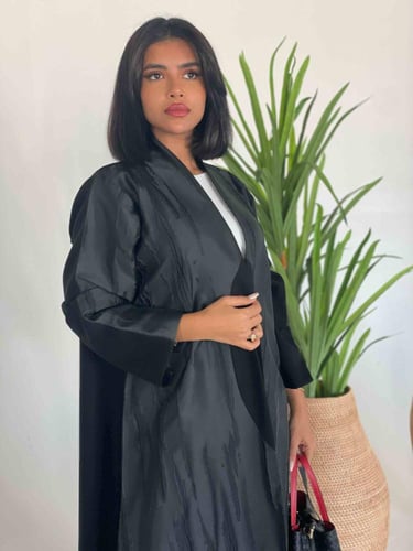 عبايه فخمه بالجاكار اسود