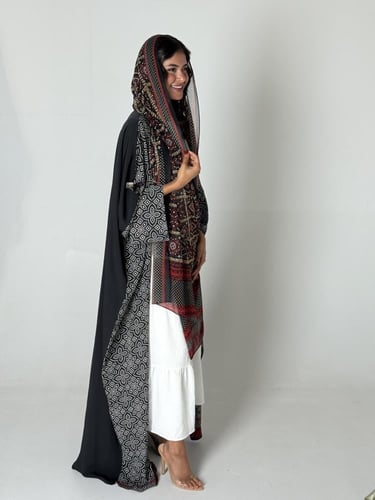 عباية الحرير الاسود 4