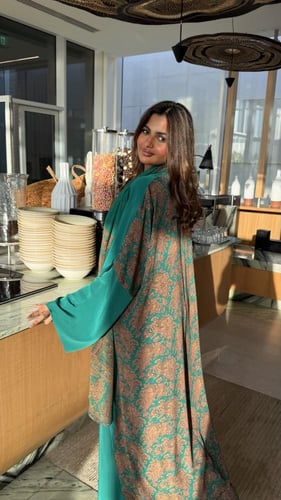 عباية حرير اخضر اوركيد