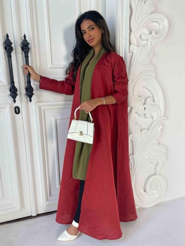 عباية لجين الحمراء