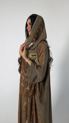 عباية حرير كشميري زيتي