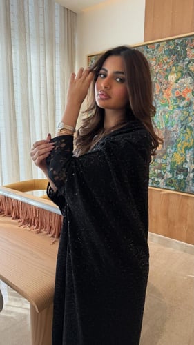 عباية قمر سوداء بشت