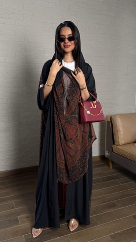عباية حرير بيزلي اسود