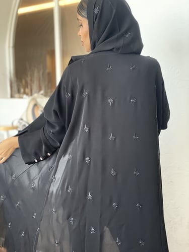 عباية الورود السوداء كلوش