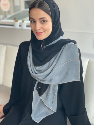 طرحه سوداء ورمادي