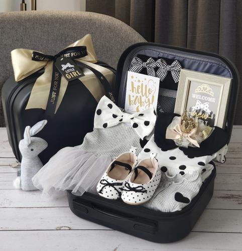 شنطة ملابس المواليد القلادة الفضية