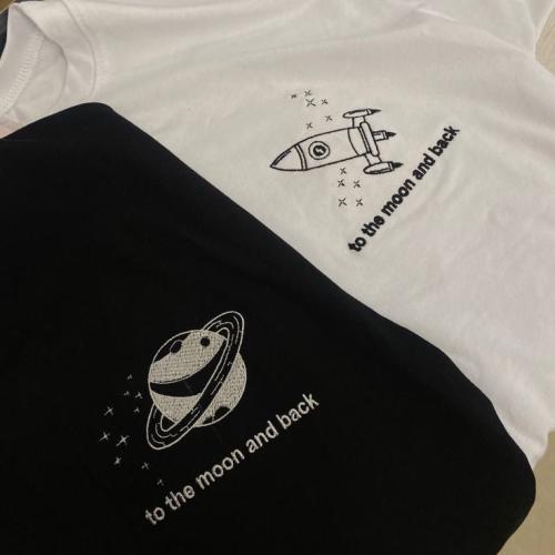 تيشيرت to the moon and back