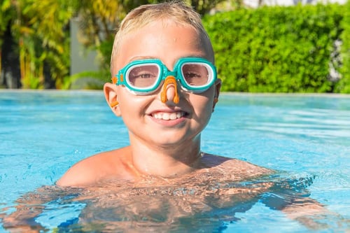 طقم نظارات سباحة مع السدادات للاذن والانف (12حبه)