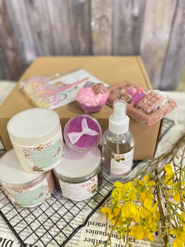 بوكس الورد 8 منتجات