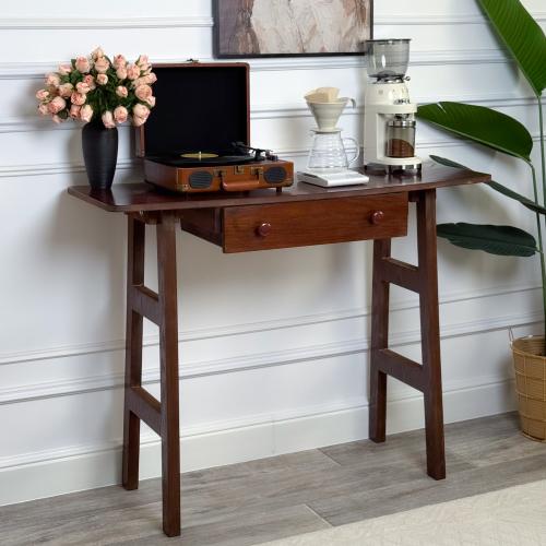 طاولة خشبية