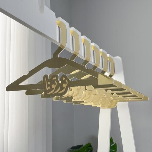 6 علاقات ملابس نورتونا ذهبي