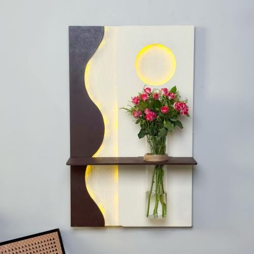 ديكور جداري وفازة