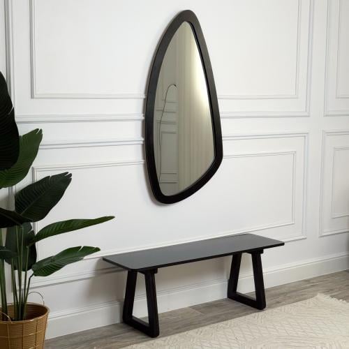 مدخل مرايا و طاولة خشبية