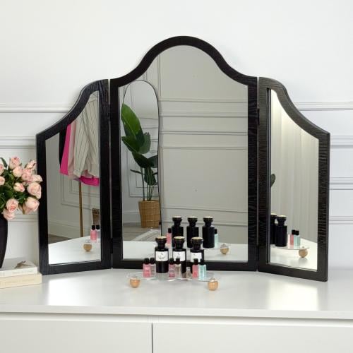 مرايا النافذة اسود