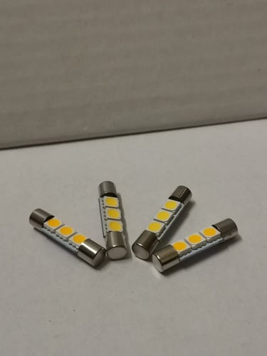 لمبات LED للشماسات متوفر مقاس 28mm و 31mm.متوفر لو...