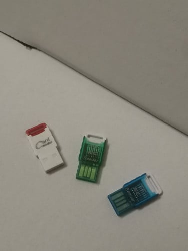 قارئ بطاقة الذاكرة مدخل USB يدعم حتى 512GB