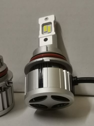 لمبات LED بجودة عالية مقاس H13 و 9007 55w