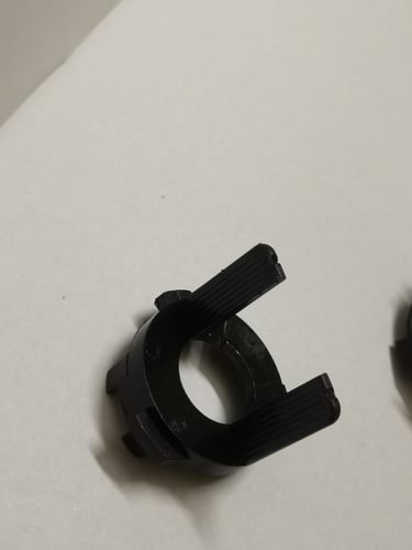 قواعد تثبيت لمبات LED