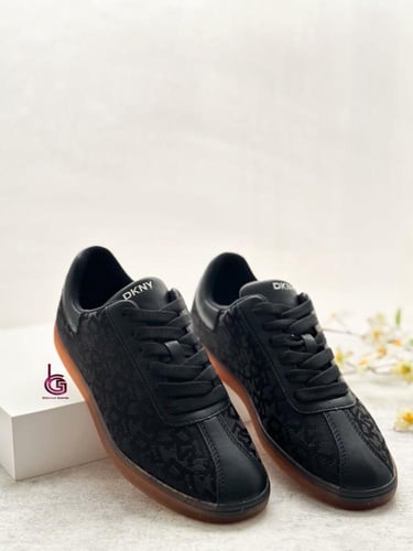 حذاء دكني النسائي