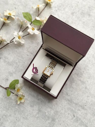 ساعة نسائيه