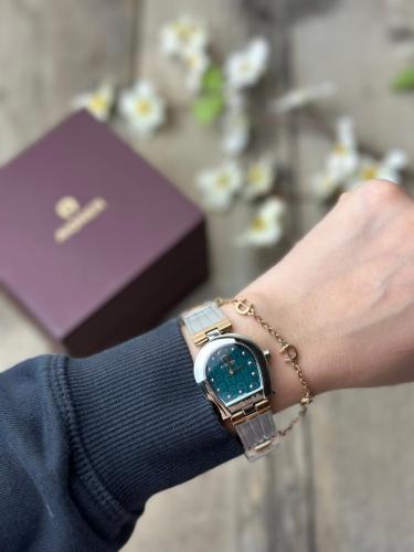 ساعة نسائية من اقنر