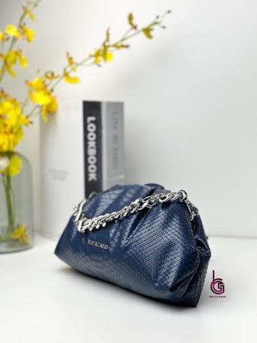 شنطة نسائية من مايكل كورس