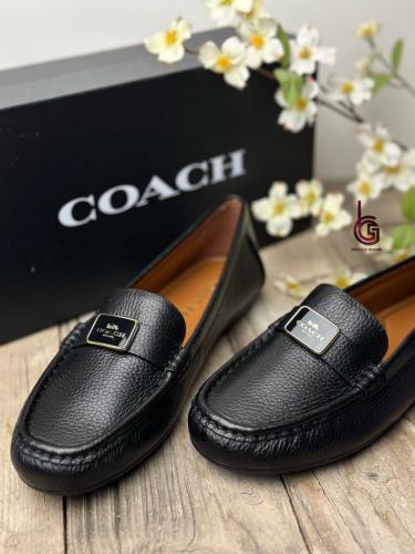 حذاء نسائي من كوتش