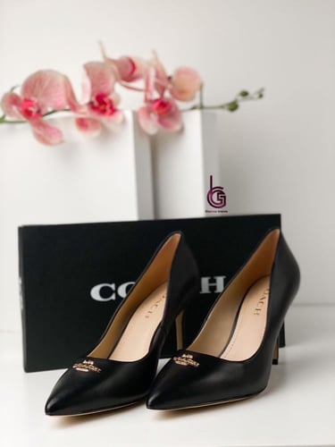 حذاء كوتش يلبس مقاس ٣٩ ونص و٤٠