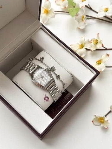 ساعة اقنر النسائي