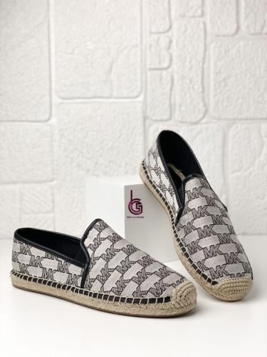 حذاء مايكل كورس مقاس 40