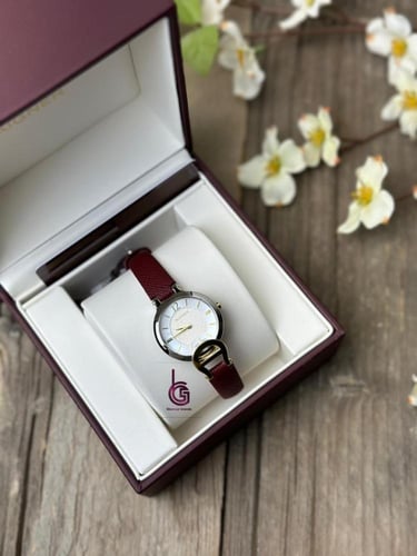 ساعة نسائية من اقنر