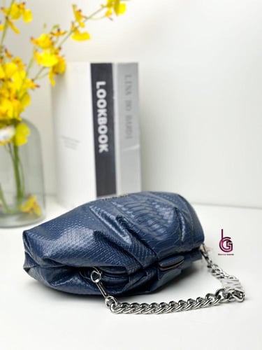 شنطة نسائية من مايكل كورس