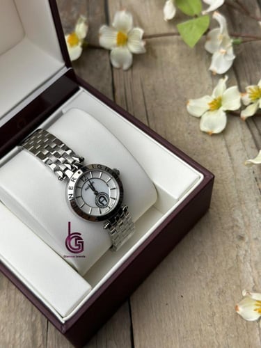 ساعة نسائيه من اقنر