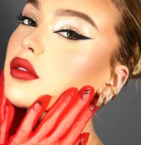 احمرالشفاه السائل مطفي كيكوميلانو- أطلبه الأن !