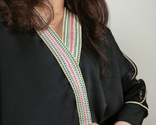 عباية تطريز أمامي الوان تراثية