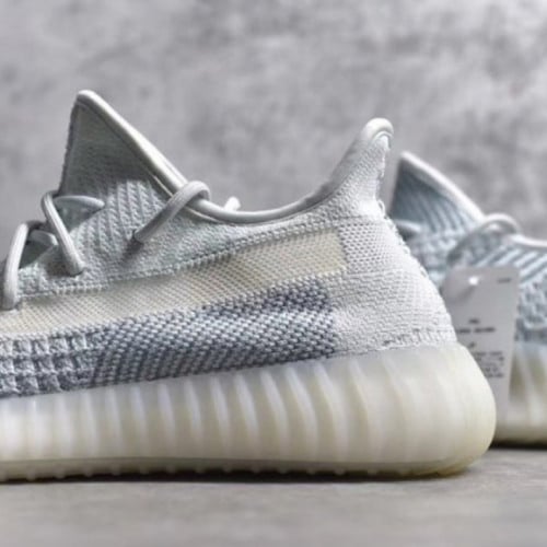 ( تسليم فوري ) Adidas Yeezy Boost 350 cloud white...
