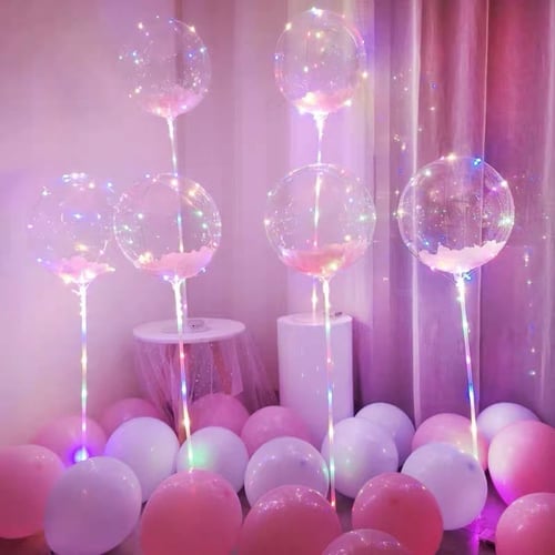 بلونات شفافة في اضاءة