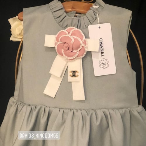 فستان شانيل تيفاني بلمعة بسيطة طبق مع البروش