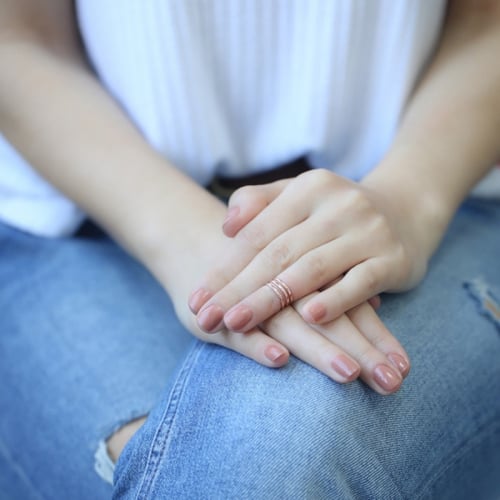 خاتم الثلاث حلقات تصميم جذاب وأنثوي -من مجموعة نفي...