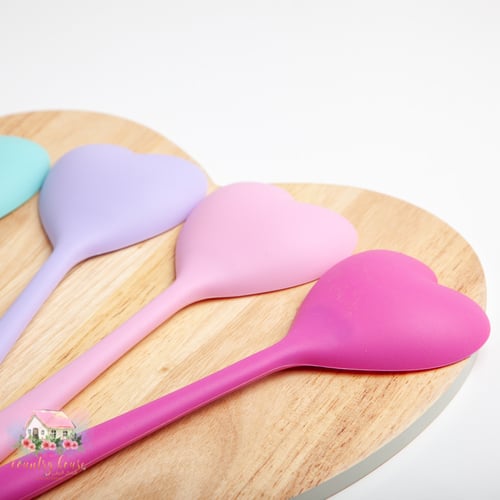 4685 ملعقة سيليكون بشكل قلب بألوان الباستيل