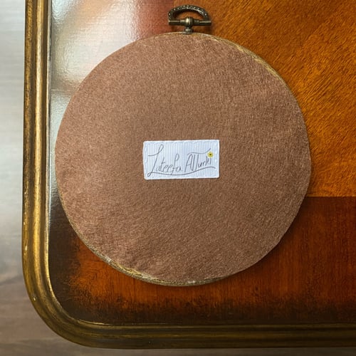 لوحه هذه أنا مطرزه يدوي مع الطاره قياس 13,5سم