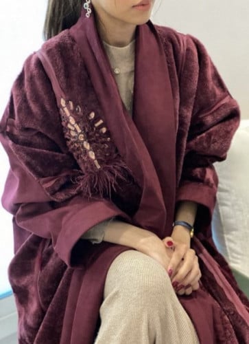 عباية فرو عنابي بشك عنابي