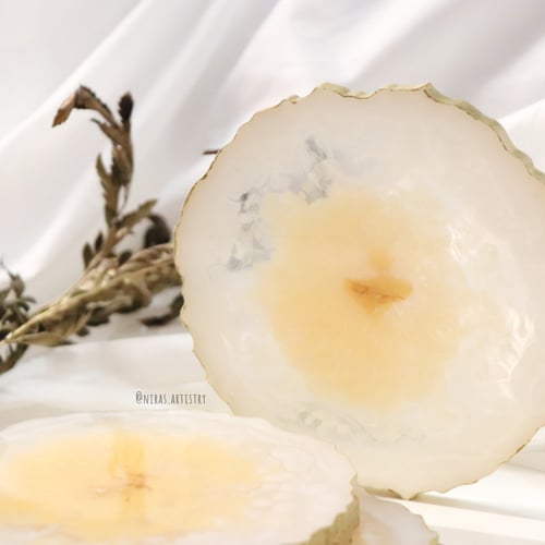 white & gold geode كوستر