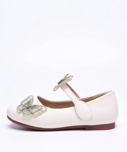 جزمه بناتي مزخرف بالفراشه