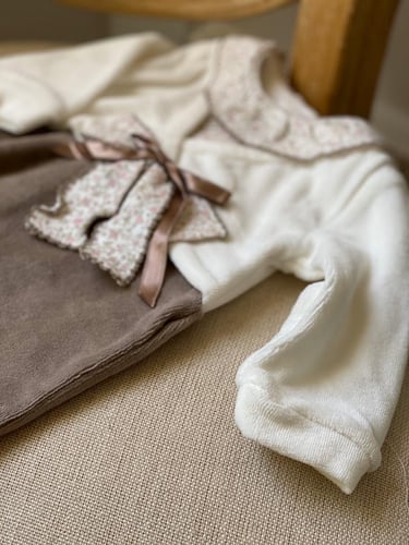 أفرول بناتي مُخمل أنيق بِ أبه ، وفيونكة .