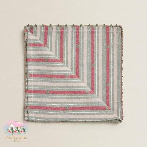 2303 مفرش راقي بألوان هادئة من زارا هوم