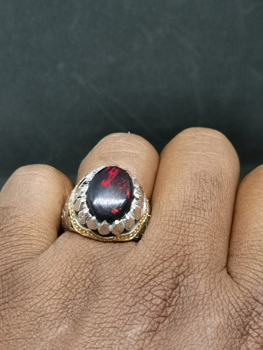 خاتم الفضة بحجر اوبال طبيعي بصياغة جراح ومرصع بالا...