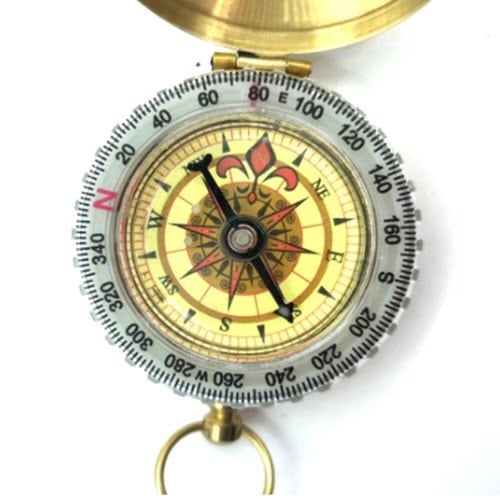 بوصلة ذهبية من النحاس الخفيف