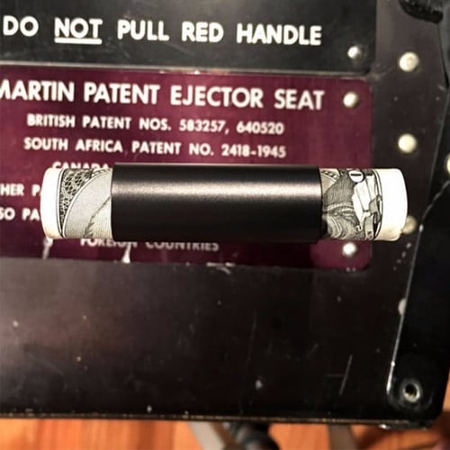 مشبك نقود معدني