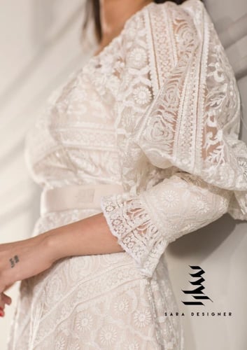 فستان بيـج بتطريـز اوف وايت كامل